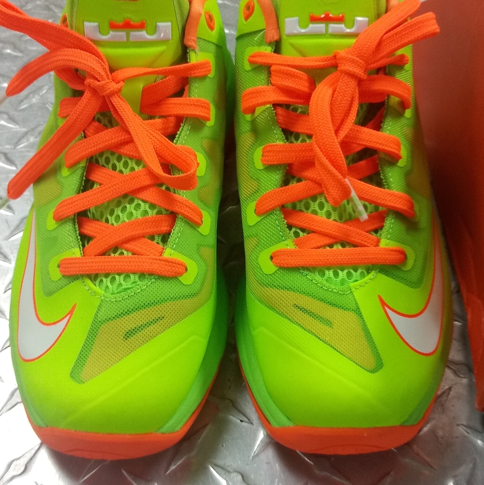 Lebron youth sneakers brand in box size 6.5